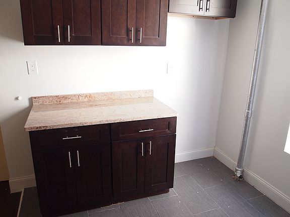 3rd image of 86 E 111th St