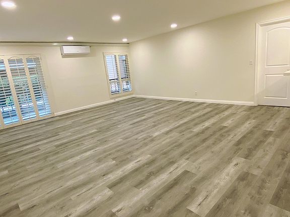 3rd image of 1127 E Del Mar Blvd APT 315