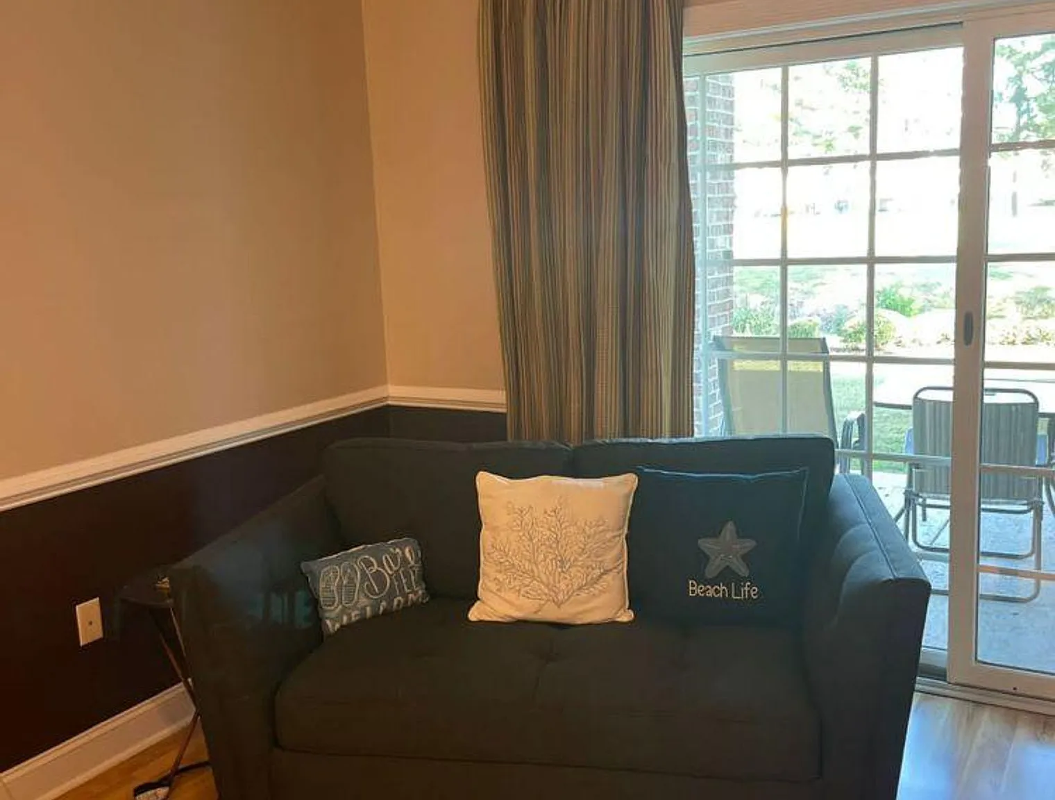 3 bed, 2.0 bath, 1291 sqft, $3,300 — Photo 2