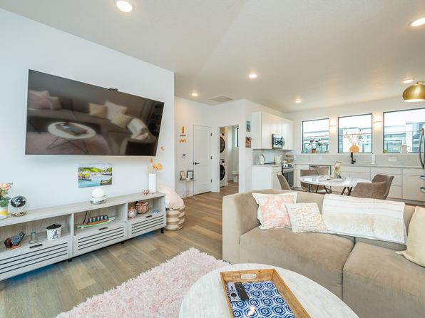 1327 Keosauqua Way, Des Moines, IA 50309