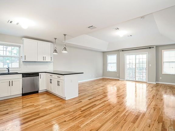 Extra bright open concept