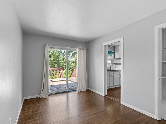 5th image of 2168 Hawthorne Ave E