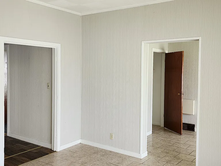 1006 W Franklin St #100 — Photo 10