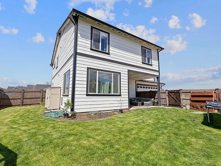 1008 NE Whistle Way — Photo 31