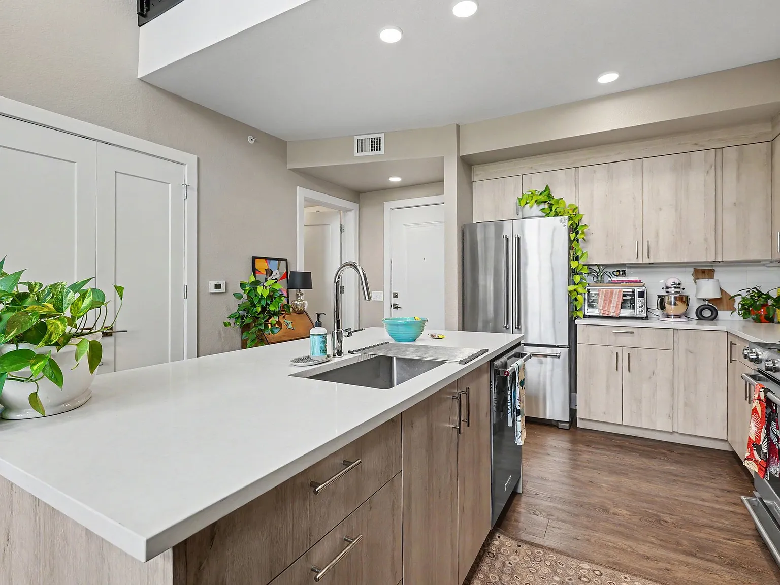 2 bed, 1225 sqft, $2,500 — Photo 4