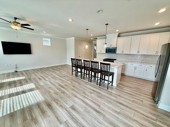 4th image of 204 Stone River Dr