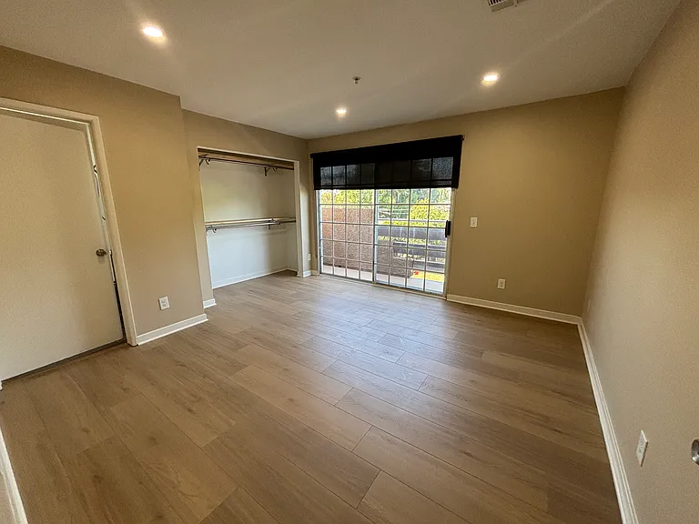 6924 Vesper Ave — Photo 8