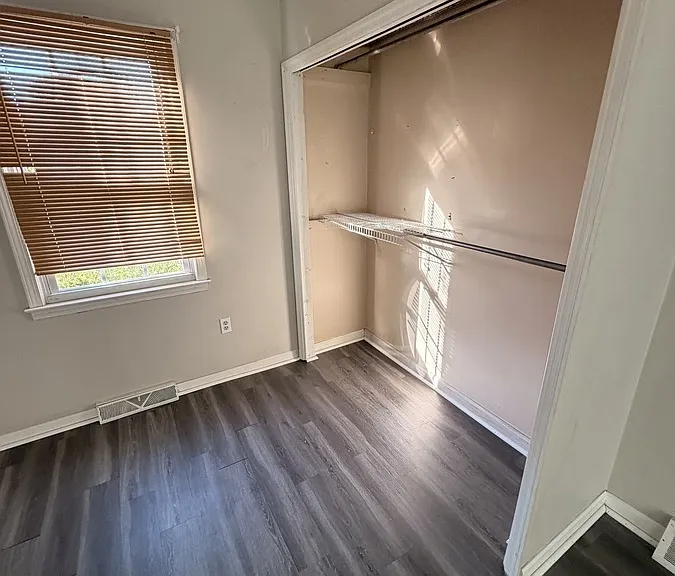 25 Louise Ave — Photo 8