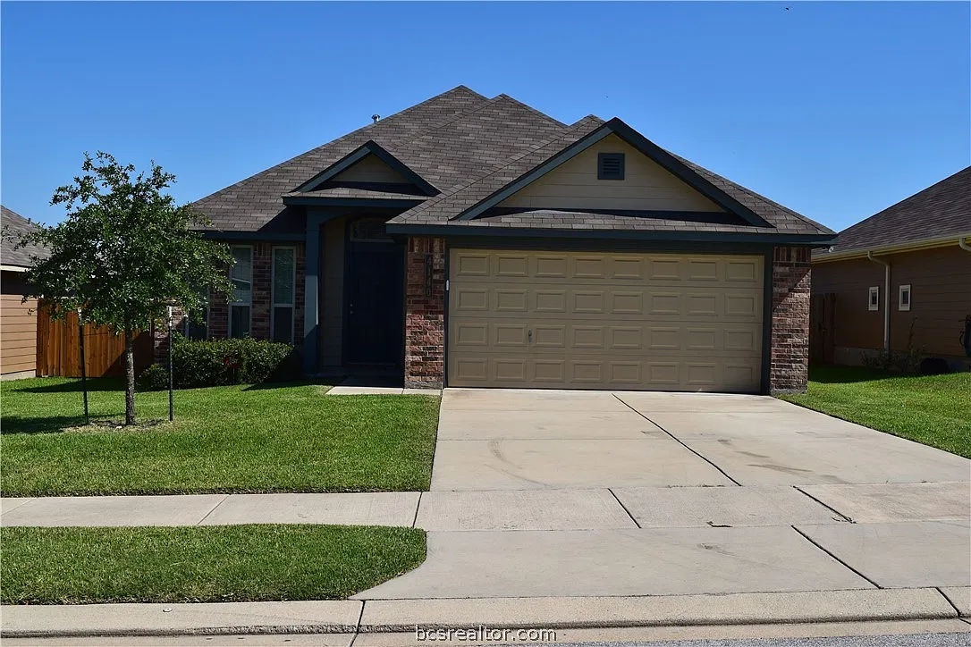 3 bed, 1353 sqft, $1,850 — Photo 1