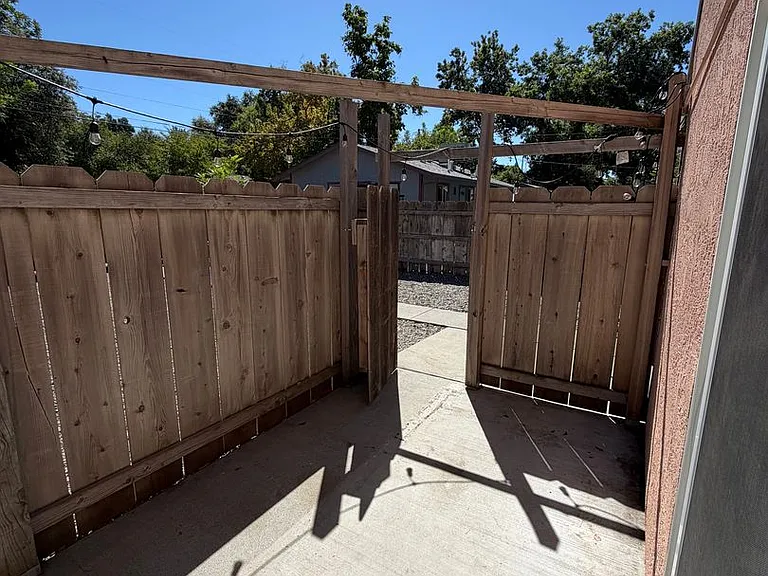 1448 Warner St — Photo 14