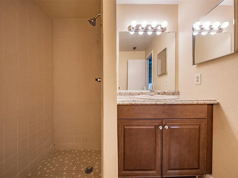 9616 N Oklawaha Ave #1/2 — Photo 42