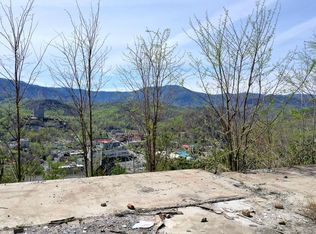 507 Campbell Lead Rd, Gatlinburg, TN 37738