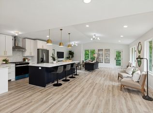 1324 Parkview Ct, Chaska, MN 55318