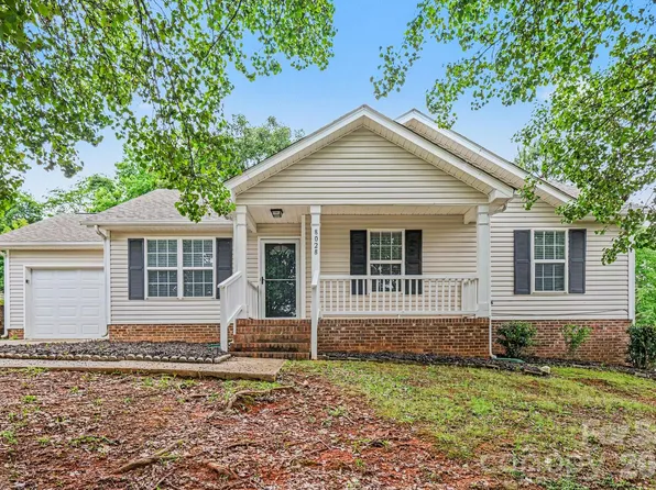 8028 Lobilia Ln, Charlotte, NC 28214