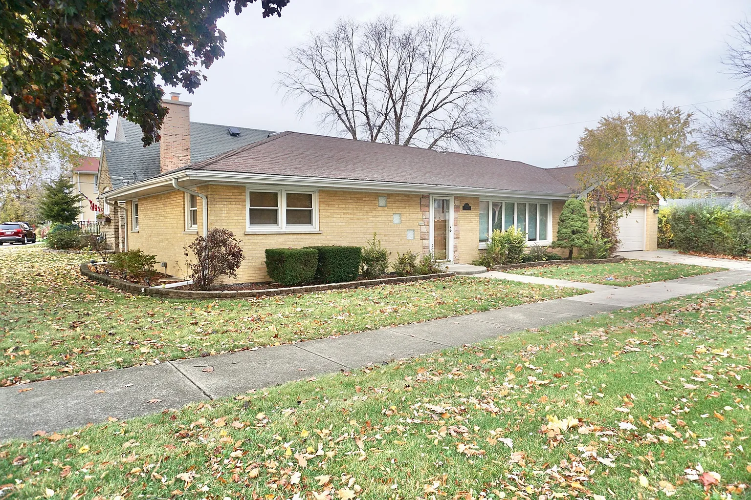 2220 Irwin Ave photo 1