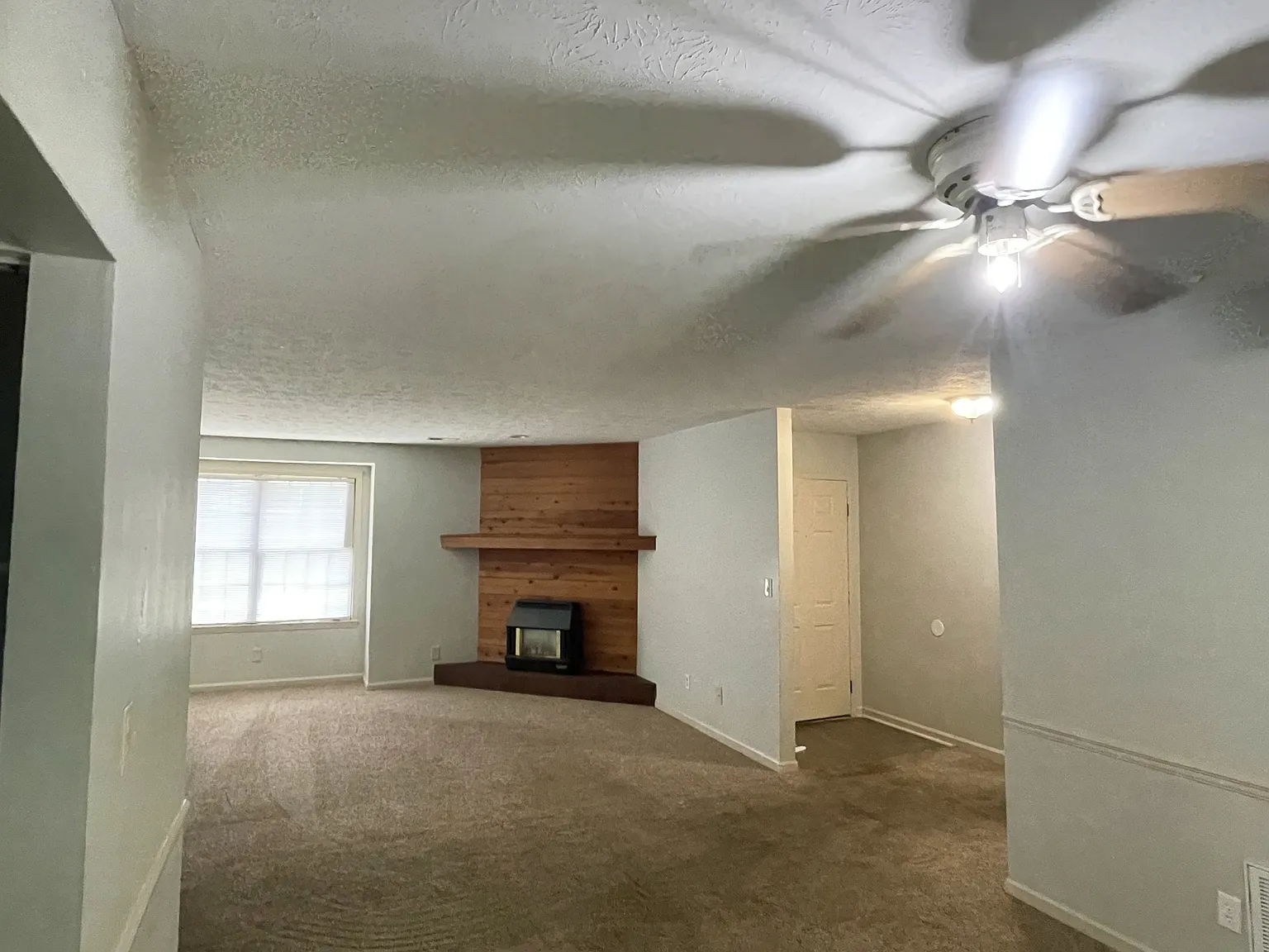 424 Harrodsburg Lane - C — Photo 3