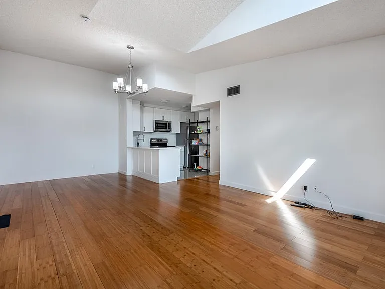 629 Sea Pine Way #1 — Photo 4