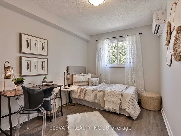 2131 Dufferin St — Photo 17