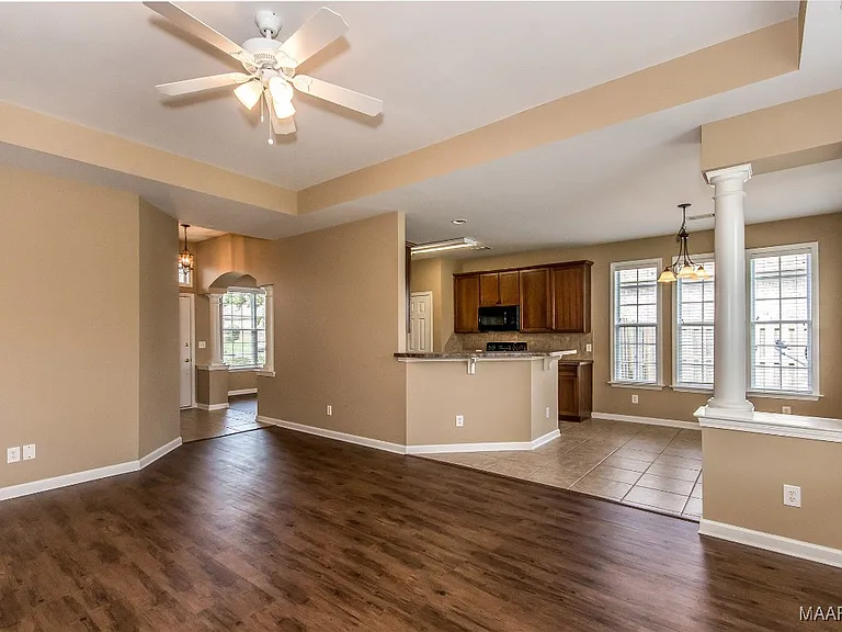 9625 Helmsley Cir — Photo 12