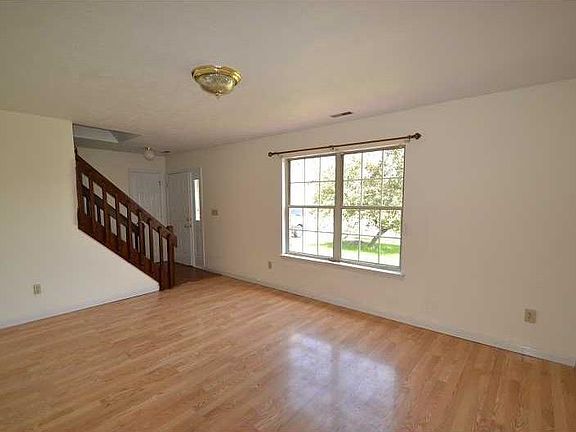 3rd image of 319 Lullaby Blvd