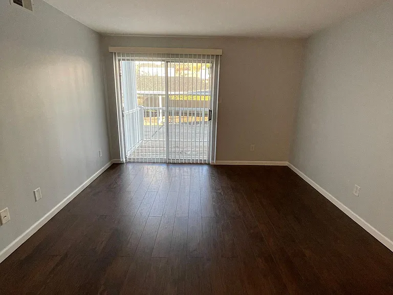1210 Creve Coeur Crossing Ln #H — Photo 4