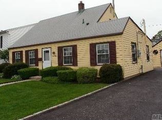 34 Crabtree Ln, Levittown, NY 11756