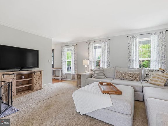 5th image of 524 Clymer Ave