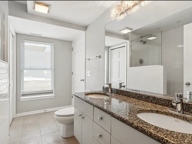 2135 N Southport Ave #301 — Photo 5