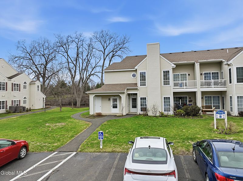 2nd image of 824 Ridge Circle