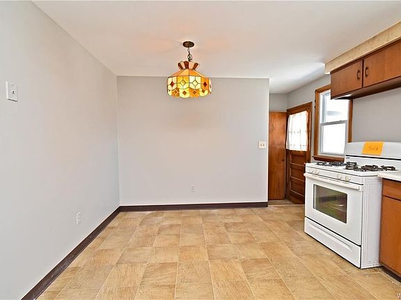4th image of 81 Teresa Dr