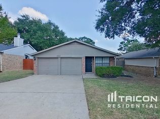 4931 Darrow Ln, Arlington, TX 76017