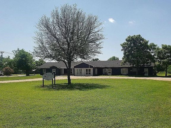 2nd image of 3201 Southwest Dr #1