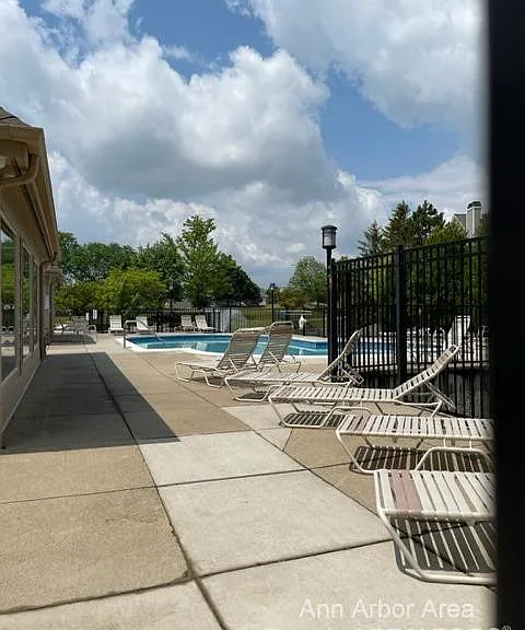 1522 Oakfield Dr — Photo 16