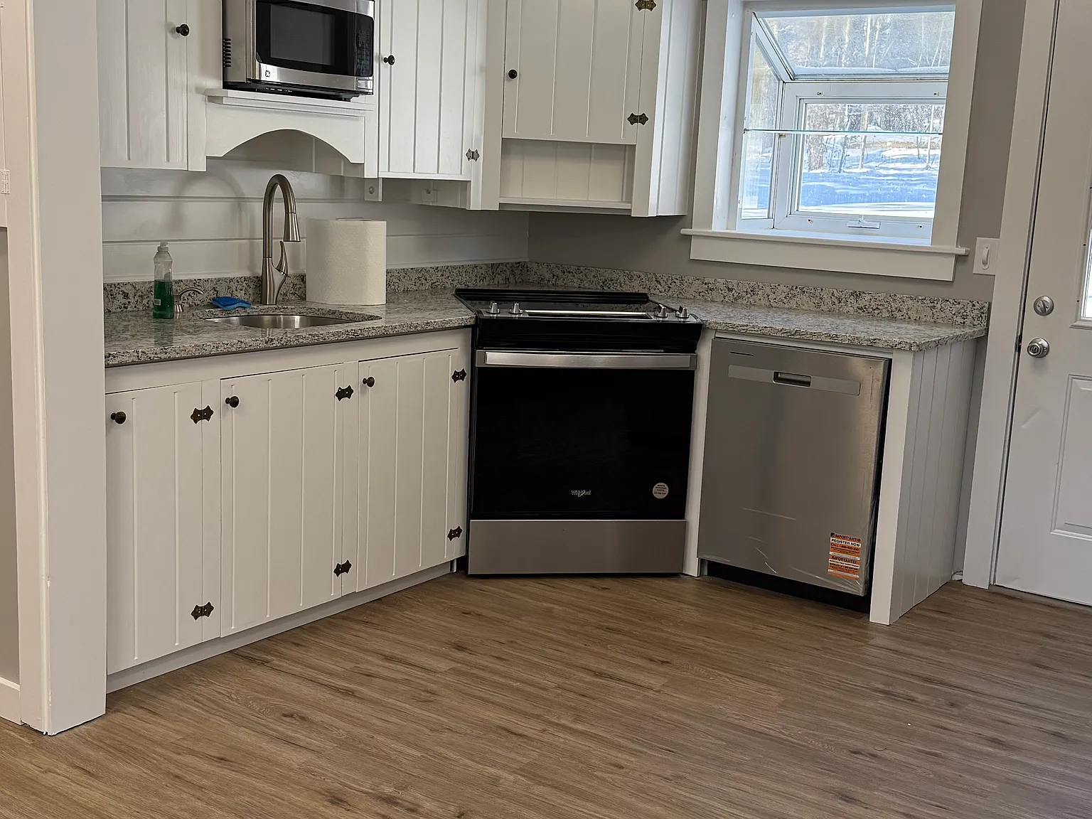 2 bed, 850 sqft, $2,300 — Photo 2