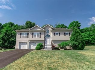 19 Diana Ridge Rd, Highland, NY 12528