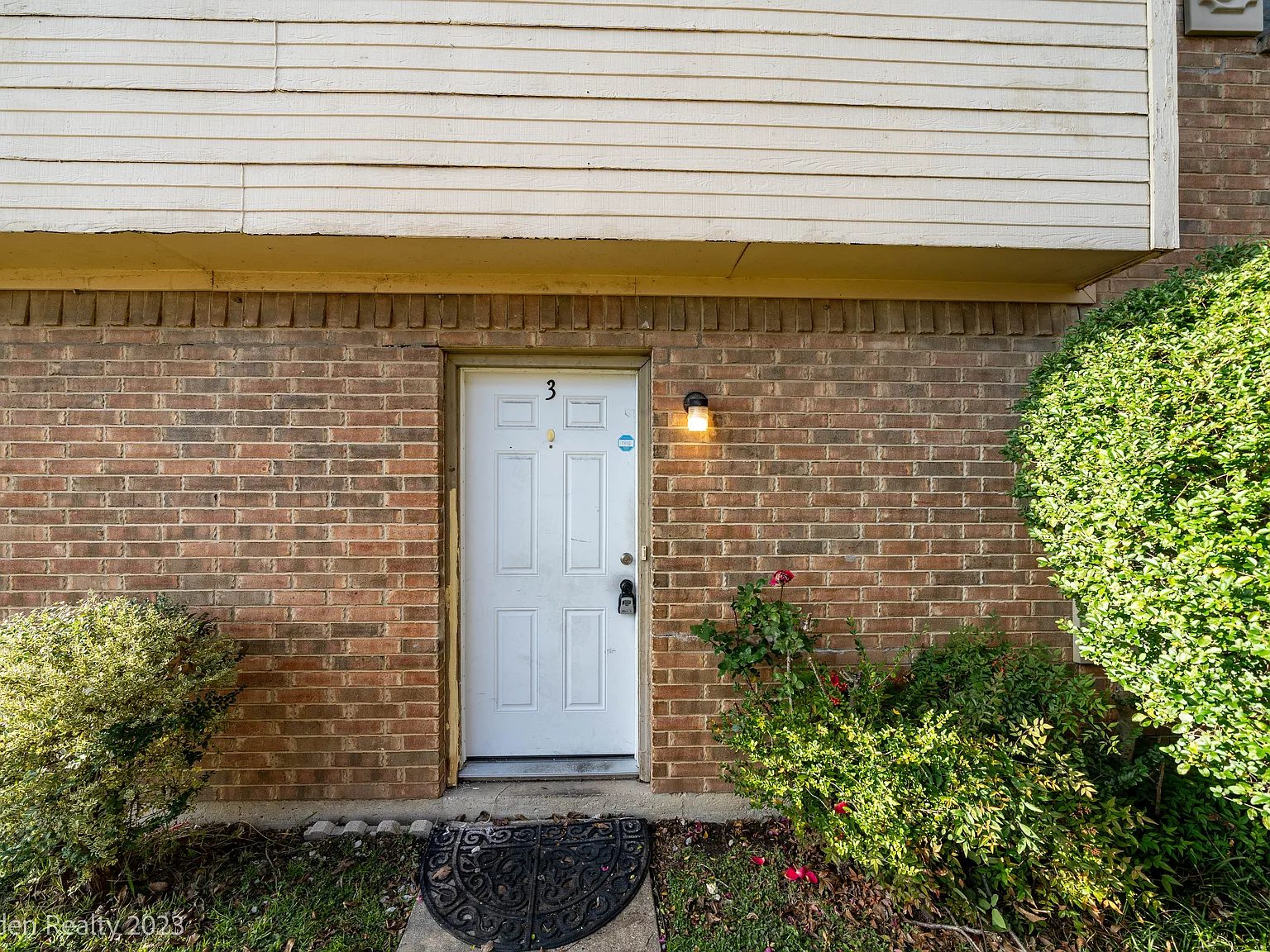 3 bed, 1.5 bath, 1038 sqft, $1,450 — Photo 2