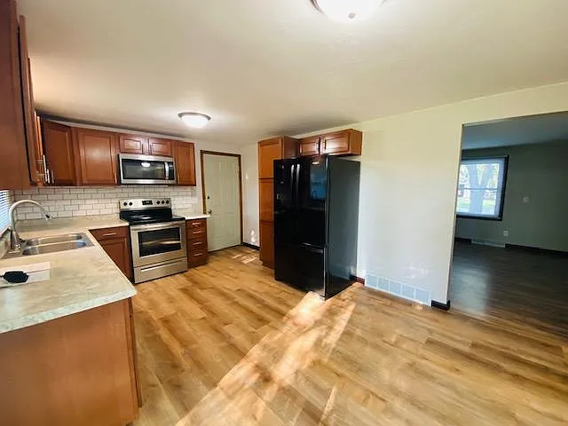 2710 Regina St — Photo 3