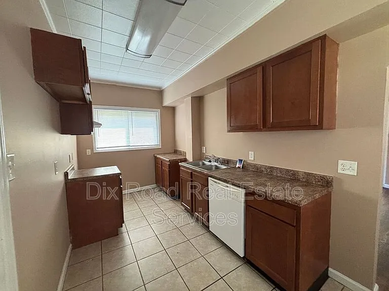405 Moore St — Photo 15