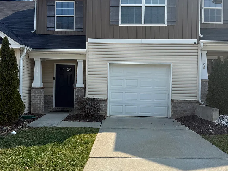 111 Crepe Myrtle Ln — Photo 1