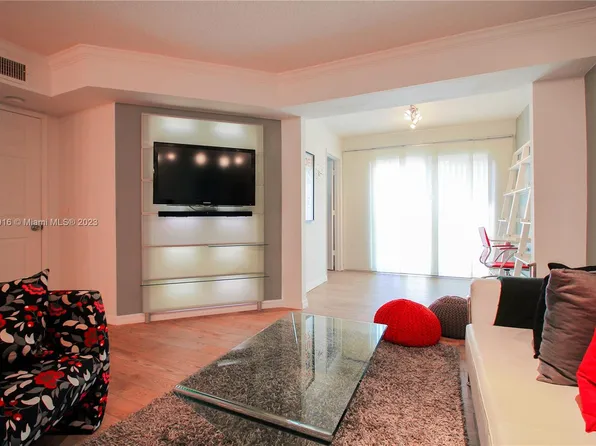 2494 Centergate Dr APT 204, Miramar, FL 33025