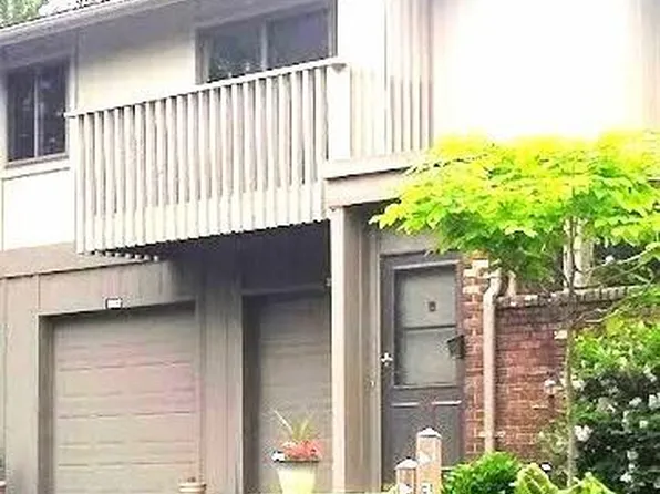 3808 Greenleaf Cir, Kalamazoo, MI 49008