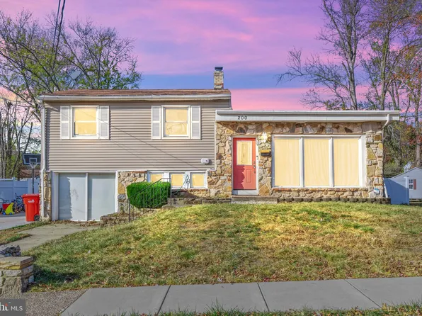 200 W Crestwood Ave, Somerdale, NJ 08083