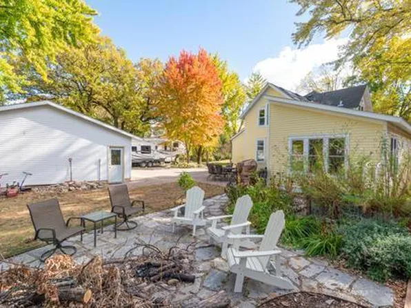 8404 Kennedy Memorial Dr, Saint Bonifacius, MN 55375