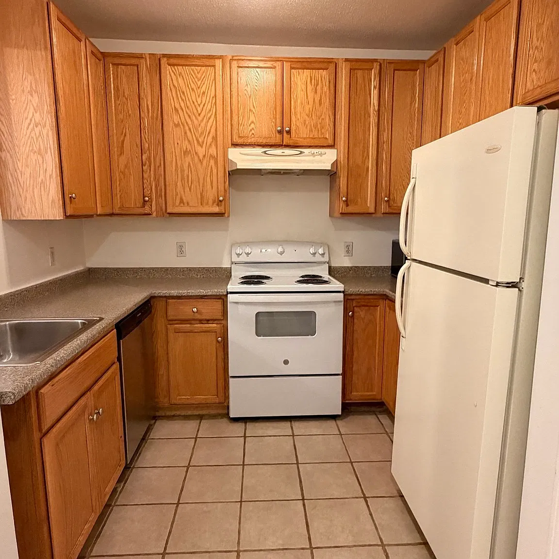 2 bed, 1.0 bath, 637 sqft, $2,000 — Photo 2