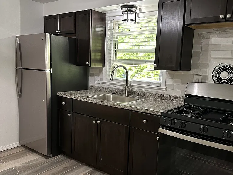929 Warren St #2 — Photo 7