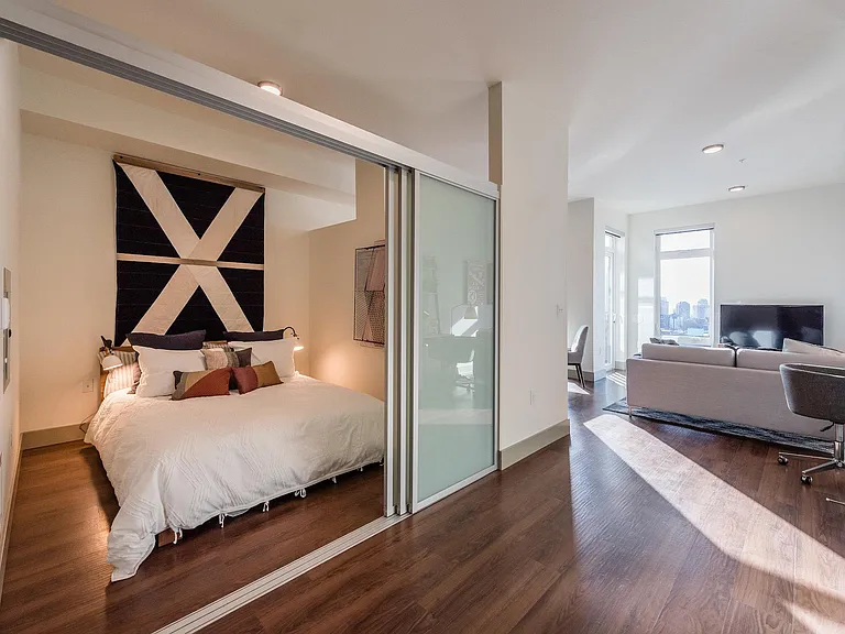 Broadcast Apartments — Photo 6