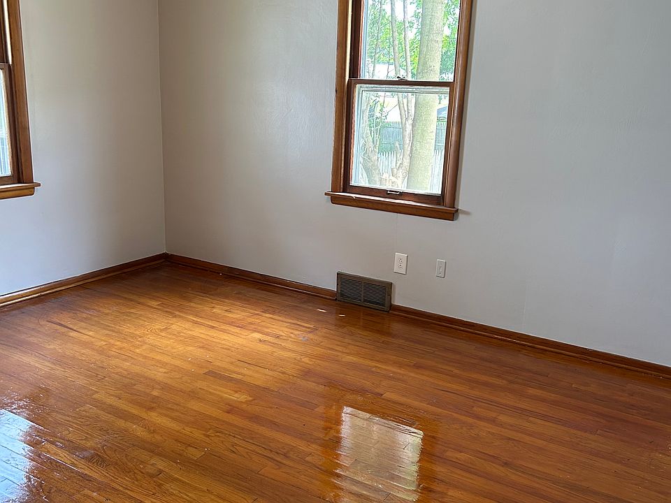 2nd image of 465 N Glenellen Ave