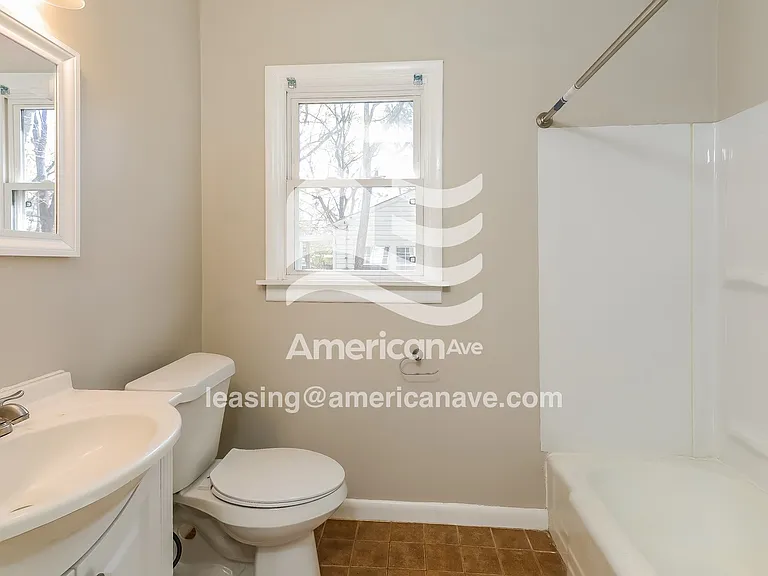 1599930_014_bathroom_14400095.jpg