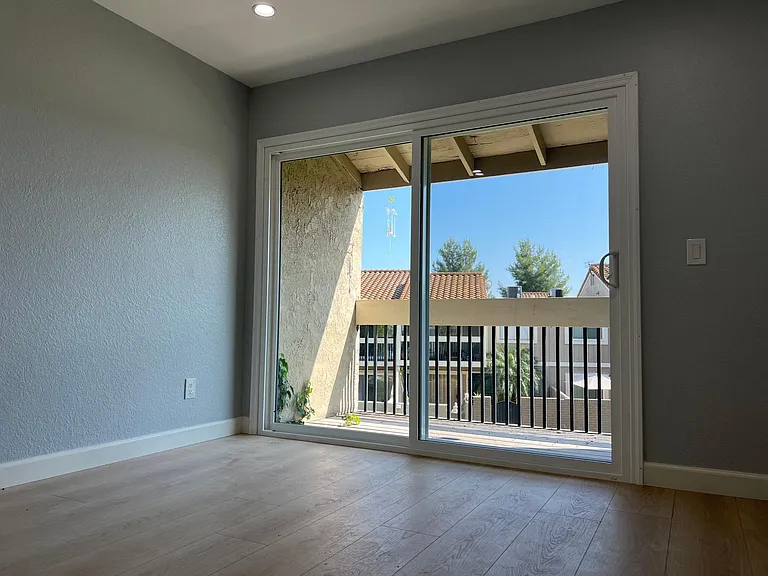 2020 Indiana St — Photo 12