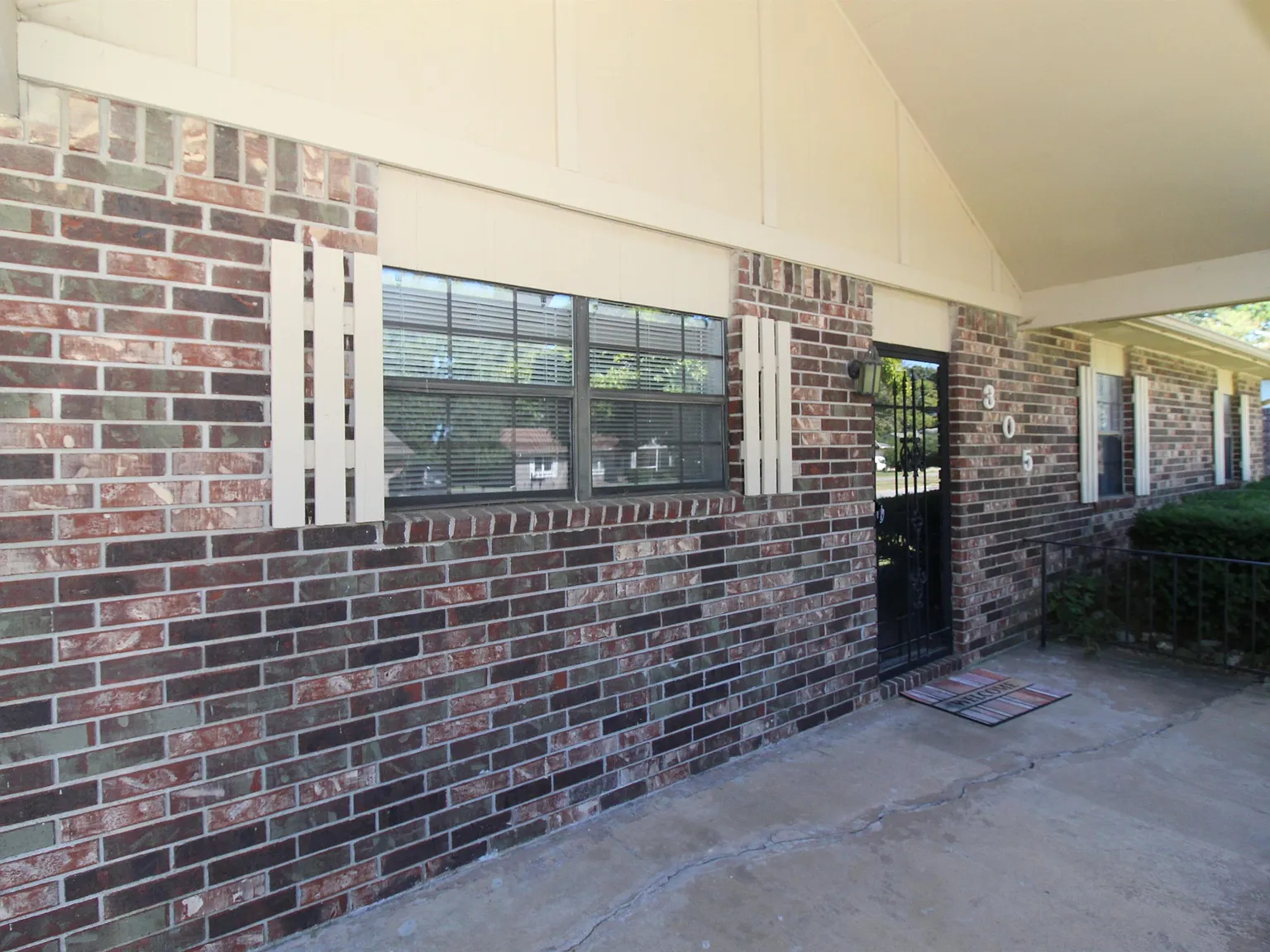 305 Southwest 10th Street - 1 — Photo 4